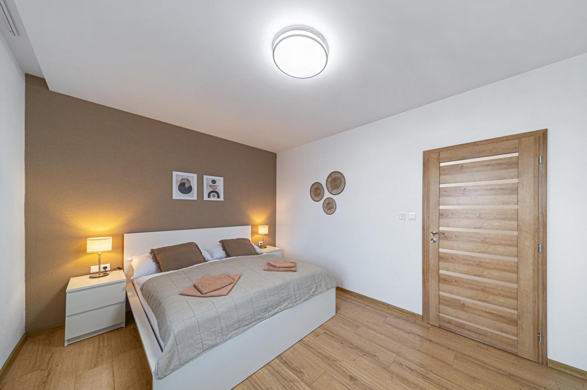 Tower Apartments Orchid & Amber Spišská Nová Ves エクステリア 写真